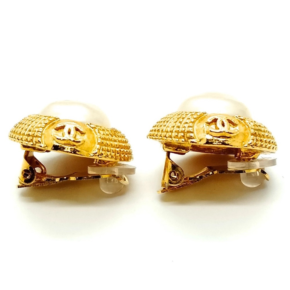 Chanel Faux Pearl clip on vintage earrings - Picture 2 of 9